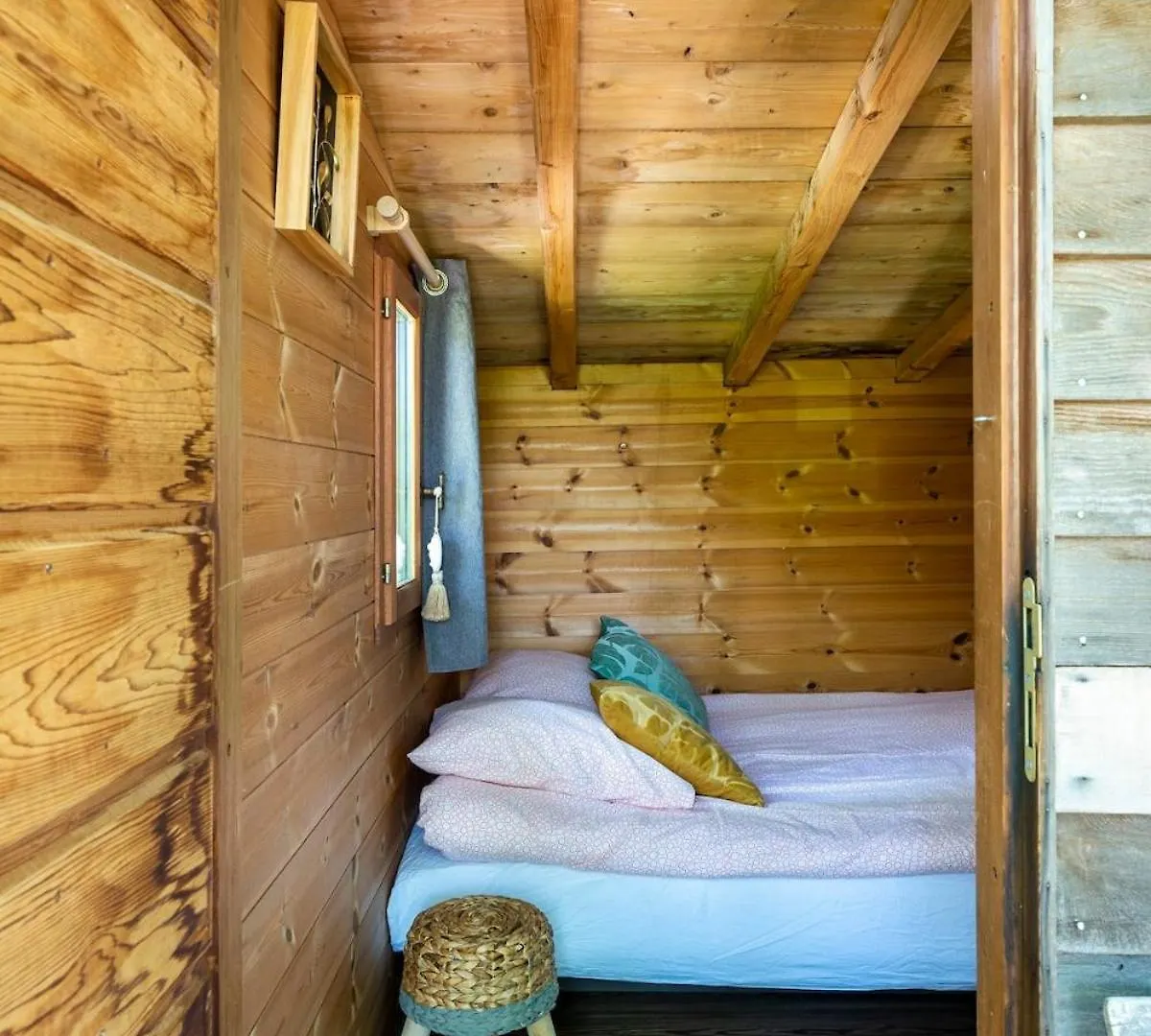 Holiday home Cabane Perchee Avec Jacuzzi, Au Coeur Du Luberon Oppede